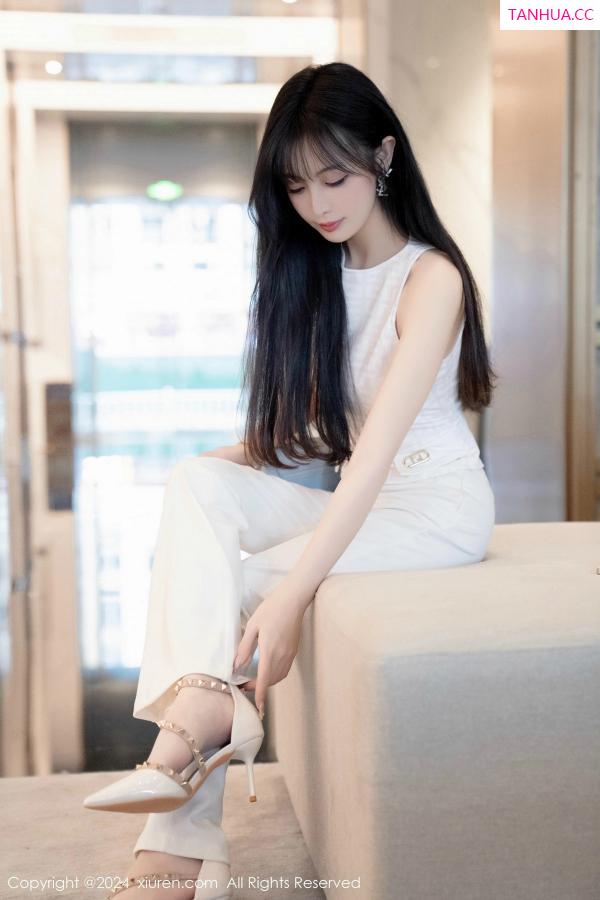 林星阑  [XiuRen]高清写真图 2024.11.29 No.9528 林星阑 美腿丝袜第13张图片